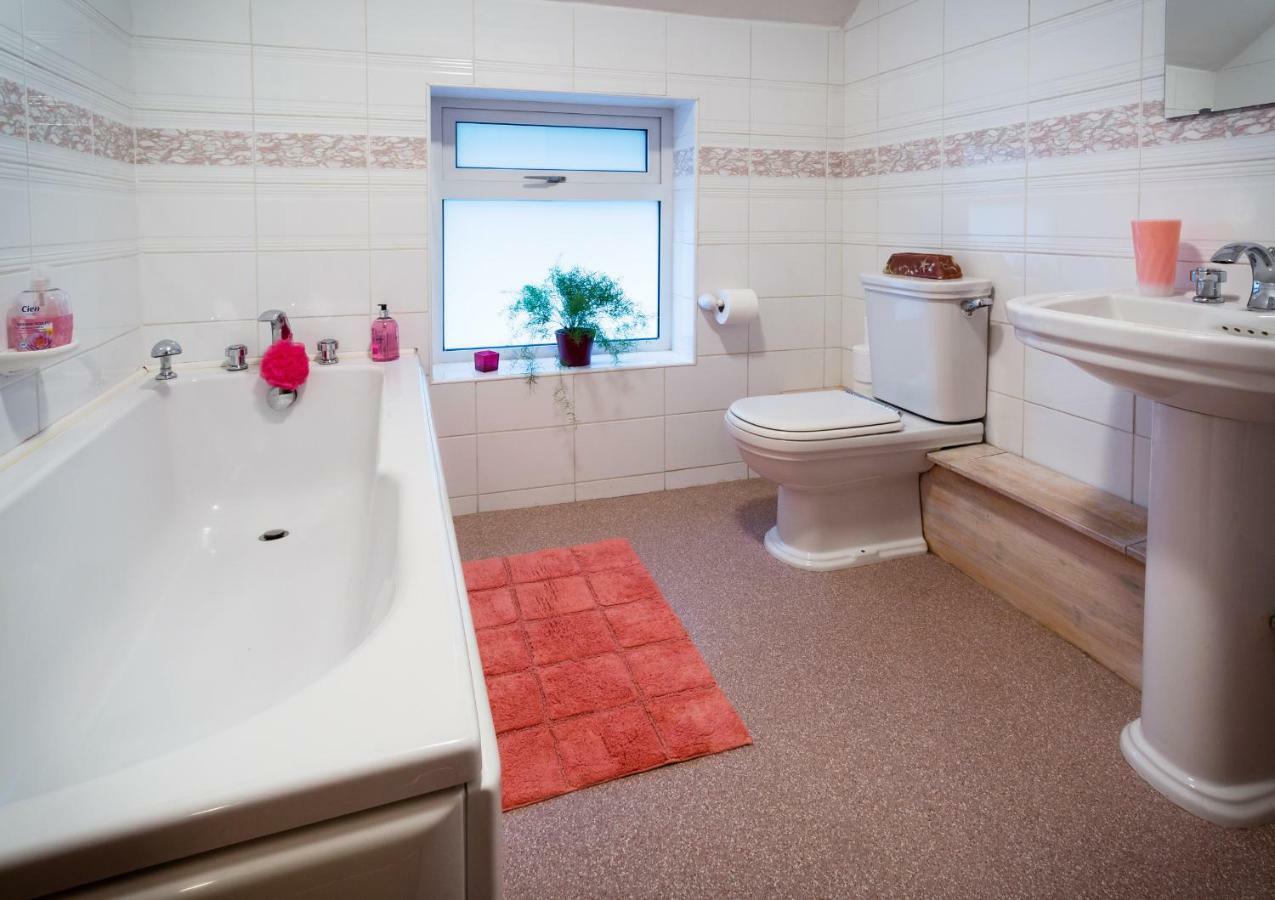 1 Tan Yr Eglwys Barn Cottage Pontardawe Kültér fotó